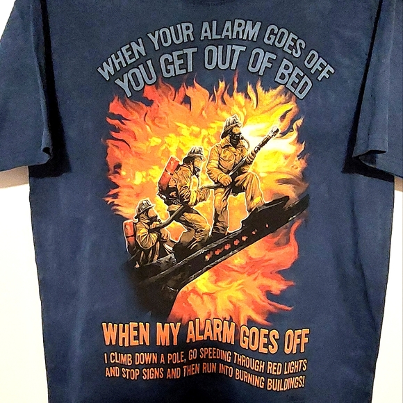 2006 The Mountain Men's Blue Firefighter Short Sleeved Graphic T-shirt EUC Sz M - Picture 3 of 5